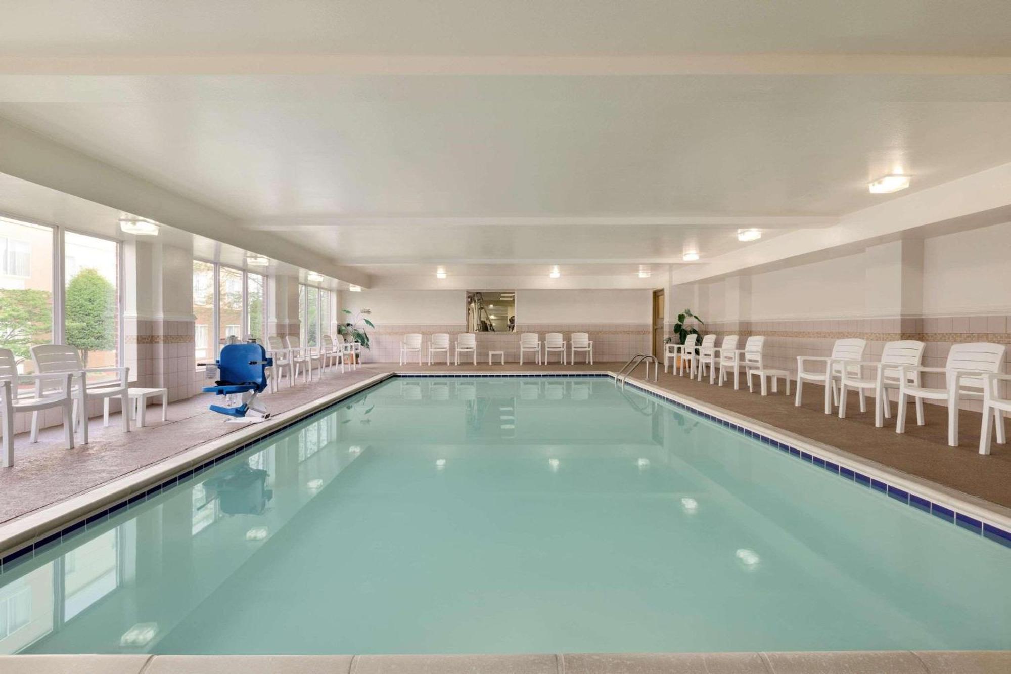 Country & By Radisson, Chester, Va Hotel Chester