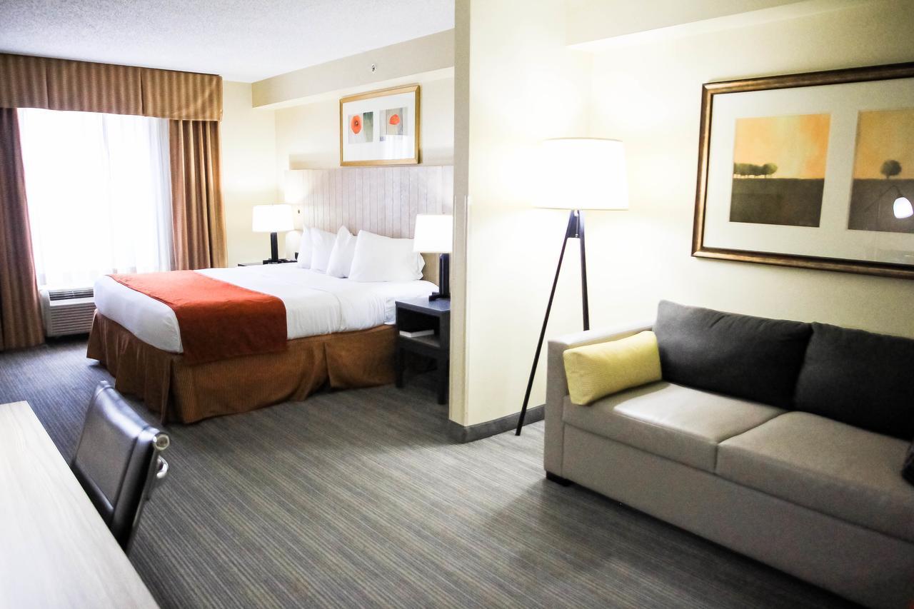 Country & By Radisson, Chester, Va 2*
