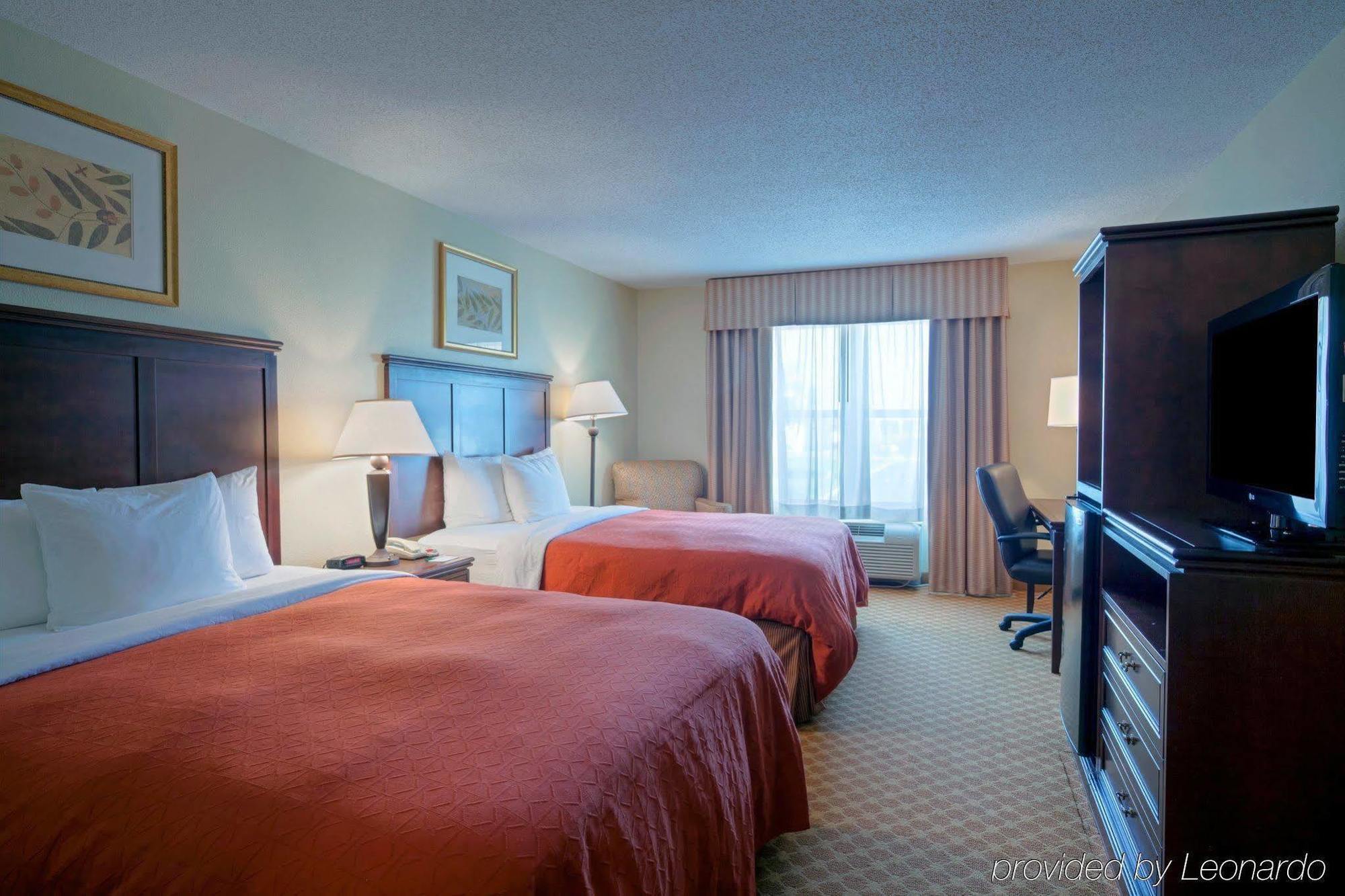 Country & By Radisson, Chester, Va Hotel