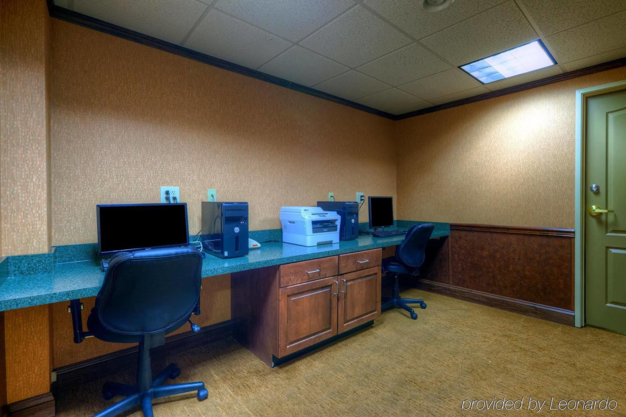 Country & By Radisson, Chester, Va 2*