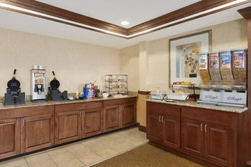Country & By Radisson, Chester, Va Hotel 2*